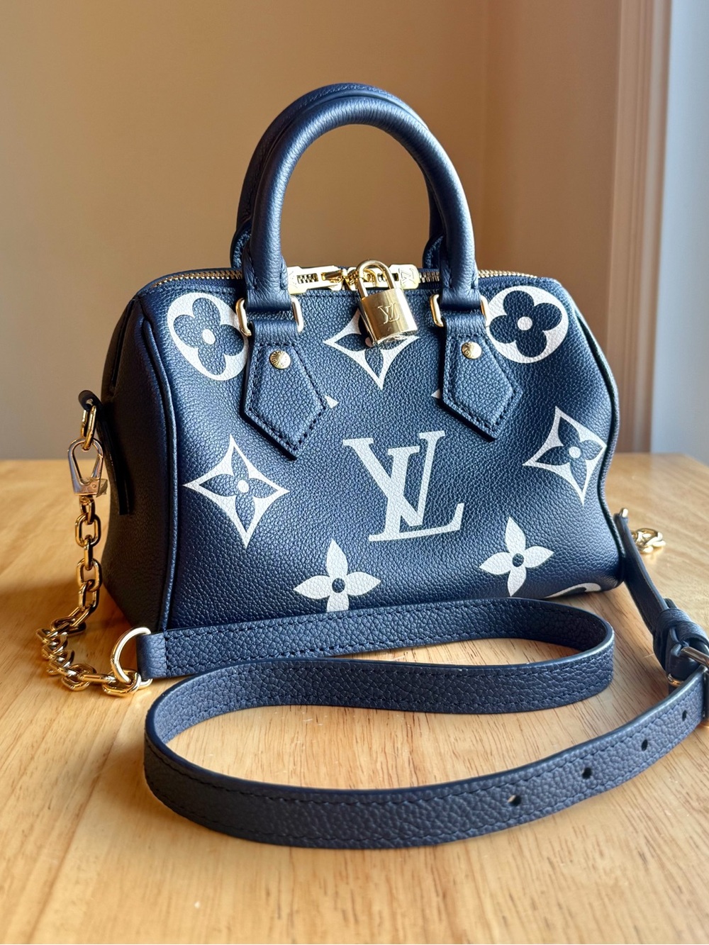 Louis Vuitton Bi Color Speedy 20 Bandouliere - Navy / Creme (RARE)